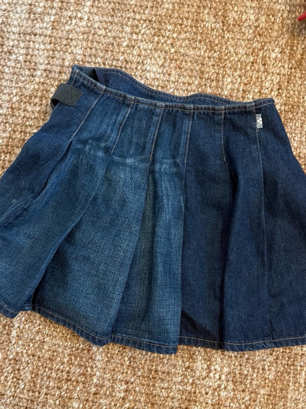 Burberry Dark Blue Frayed Hem Denim Skirt with Belt Detail - Picture 4 of 5